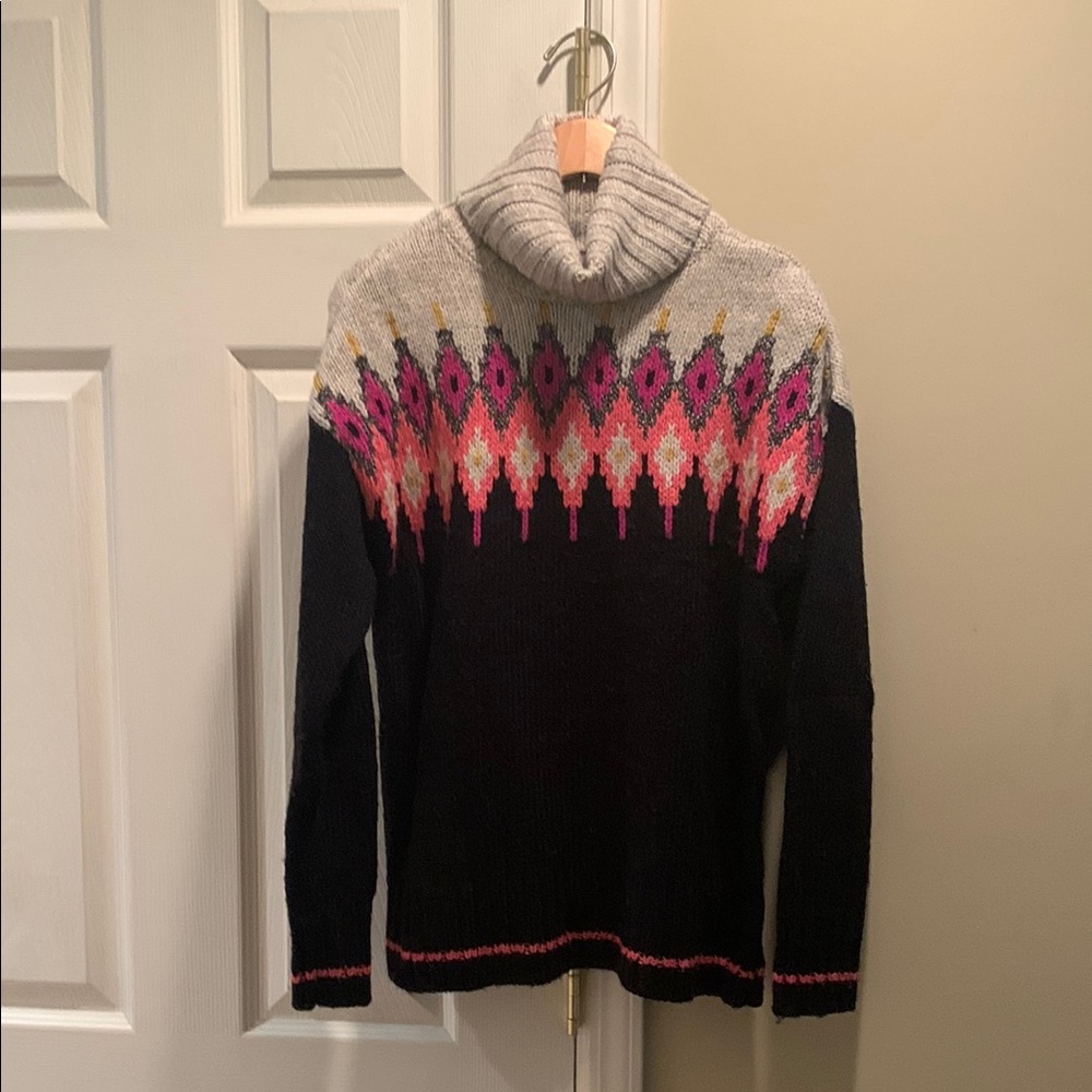 Cozy Black and Taupe Turtleneck Sweater with Pink Pattern